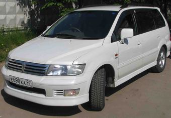 1998 Mitsubishi Chariot Pictures
