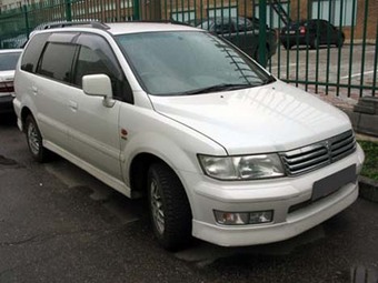 1998 Mitsubishi Chariot Pictures
