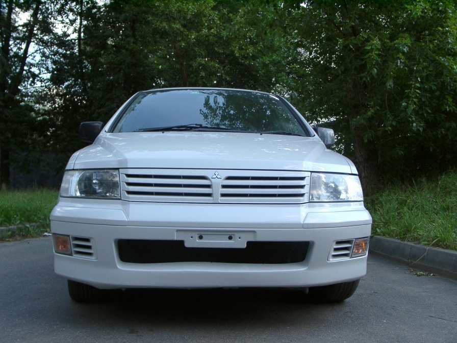 1998 Mitsubishi Chariot Pictures