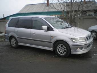 1999 Mitsubishi Chariot Photos