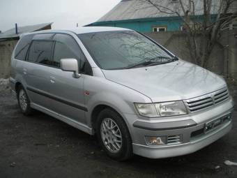 1999 Mitsubishi Chariot Pictures