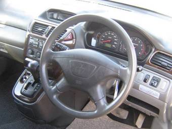 1999 Mitsubishi Chariot Pictures