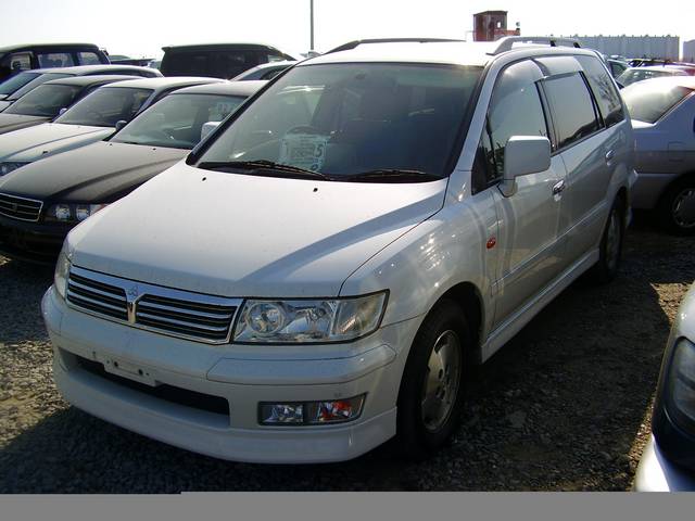 2000 Mitsubishi Chariot