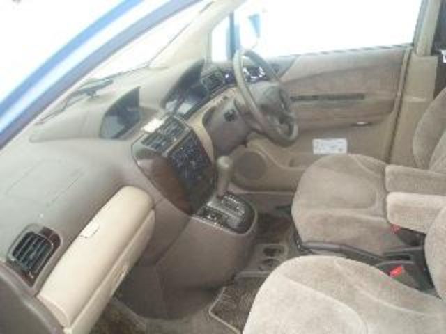 2000 Mitsubishi Chariot