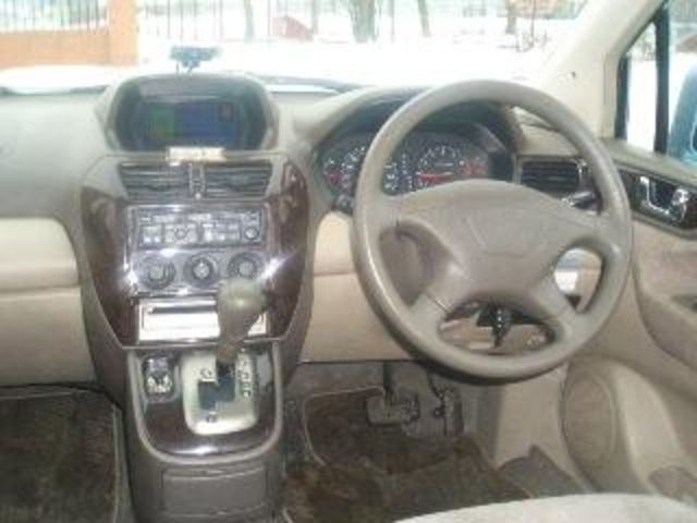2000 Mitsubishi Chariot