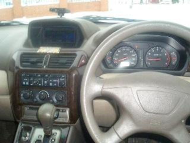 2000 Mitsubishi Chariot