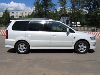 2000 Mitsubishi Chariot For Sale