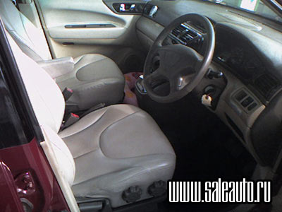 2000 Mitsubishi Chariot Photos
