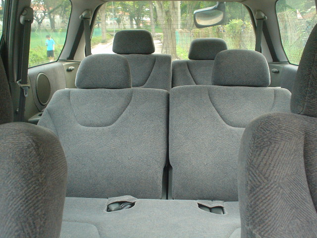 2000 Mitsubishi Chariot Pictures