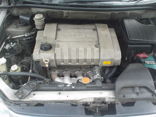 2000 Mitsubishi Chariot Photos
