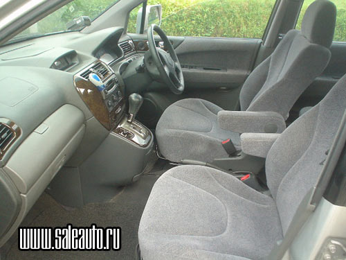 2000 Mitsubishi Chariot Photos