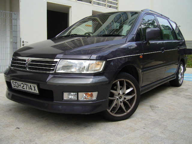 2000 Mitsubishi Chariot Pictures