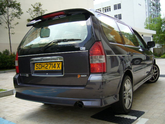 2000 Mitsubishi Chariot Pics