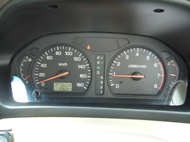 2000 Mitsubishi Chariot Photos