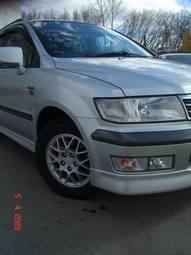 2000 Mitsubishi Chariot Pictures