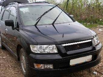 2000 Mitsubishi Chariot Pictures