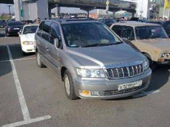 2000 Mitsubishi Chariot Pics