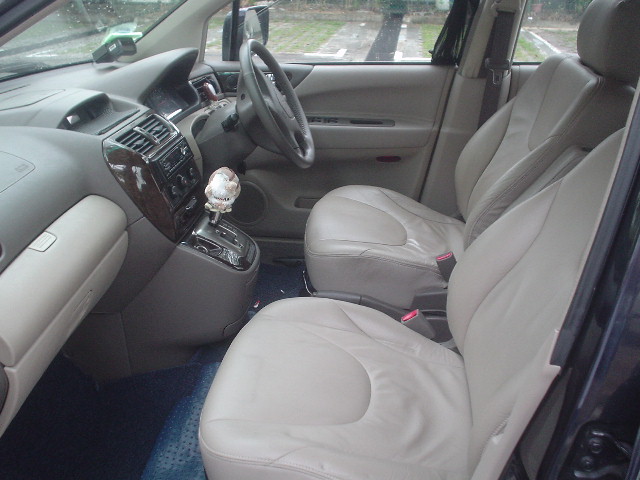 2001 Mitsubishi Chariot Images