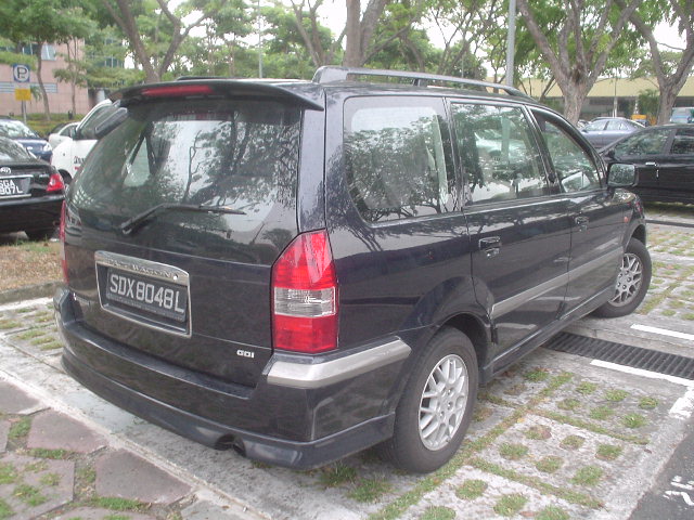 2001 Mitsubishi Chariot Pictures