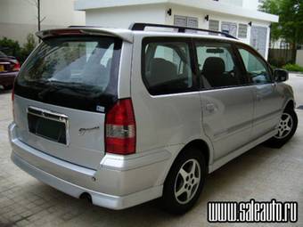 2001 Mitsubishi Chariot Pictures