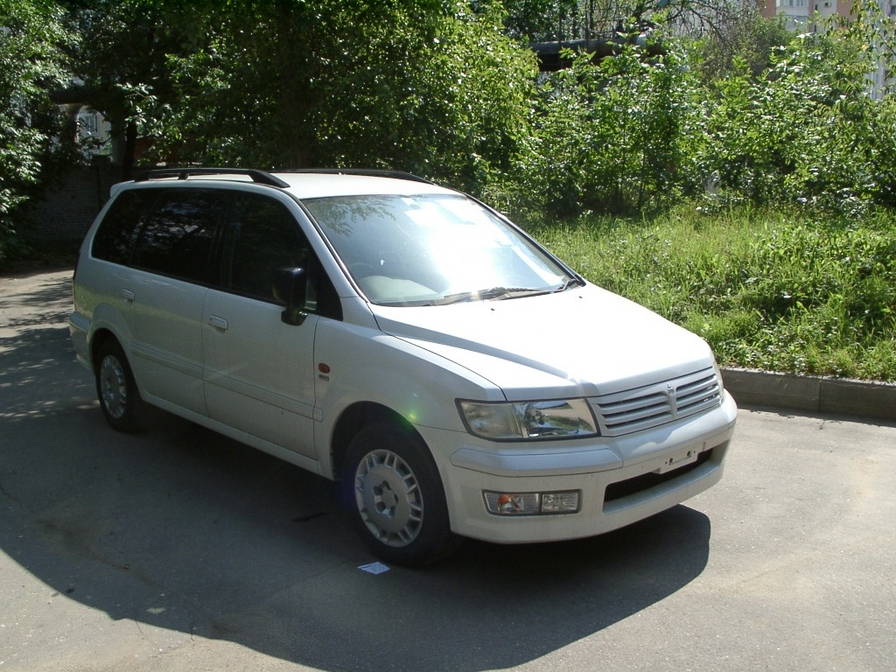 1997 Mitsubishi Chariot Grandis Pics