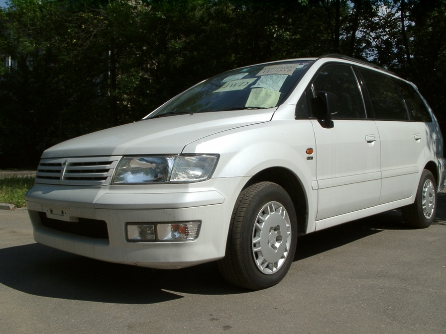 1997 Mitsubishi Chariot Grandis Pictures