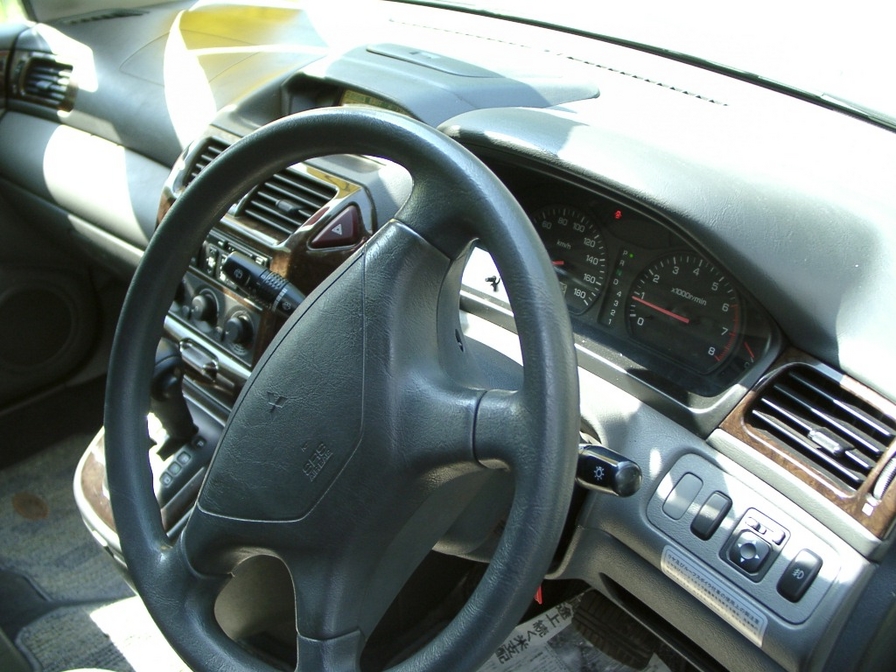 1997 Mitsubishi Chariot Grandis Photos