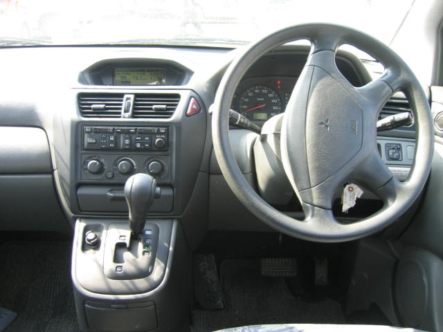 1998 Mitsubishi Chariot Grandis Pictures