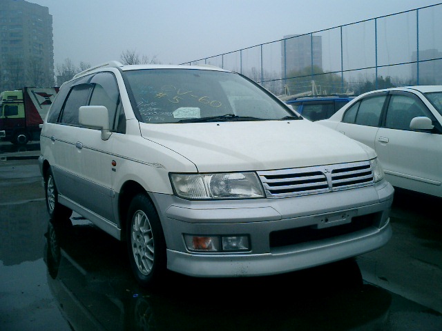 1998 Mitsubishi Chariot Grandis Pictures