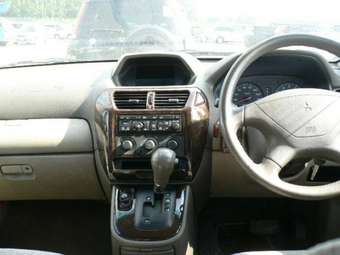 1998 Mitsubishi Chariot Grandis Photos
