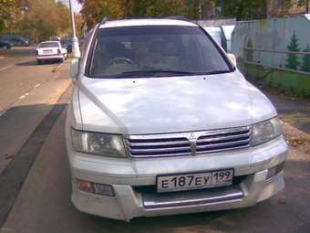 1998 Mitsubishi Chariot Grandis Pictures