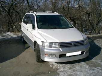 1998 Mitsubishi Chariot Grandis Images