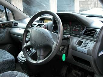 1998 Mitsubishi Chariot Grandis Pictures