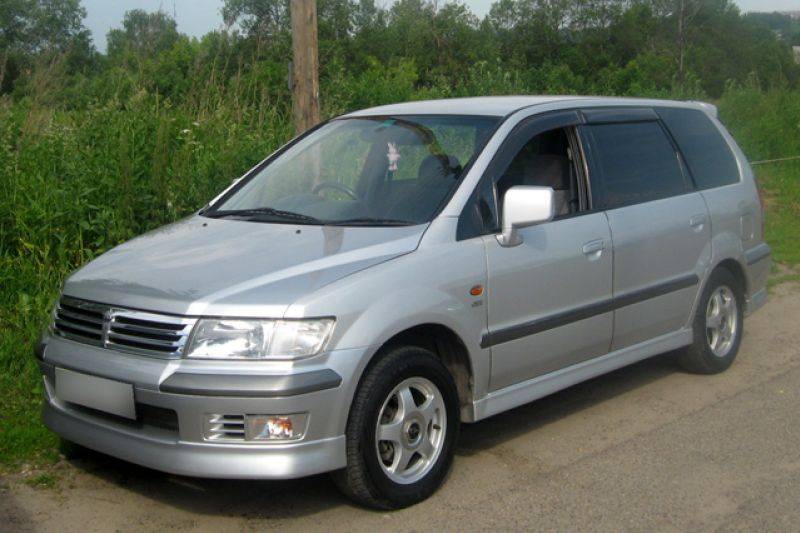 1998 Mitsubishi Chariot Grandis