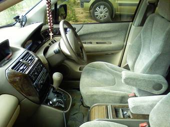 1998 Mitsubishi Chariot Grandis Pictures