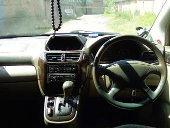 1998 Mitsubishi Chariot Grandis Pics