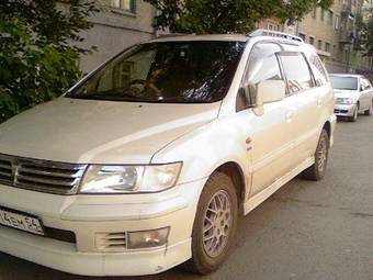 1998 Mitsubishi Chariot Grandis Pictures