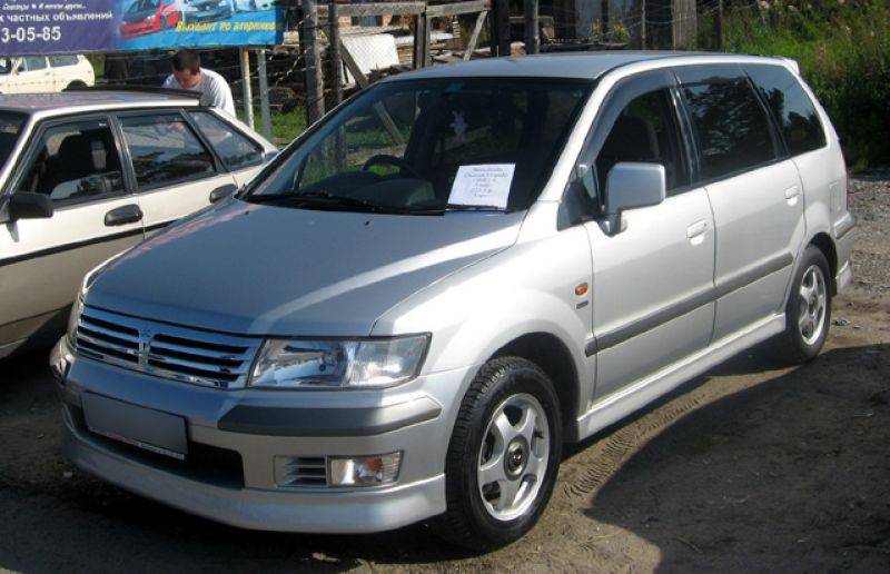 1998 Mitsubishi Chariot Grandis