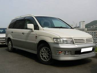 1998 Mitsubishi Chariot Grandis Photos