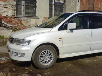 1998 Mitsubishi Chariot Grandis Pictures