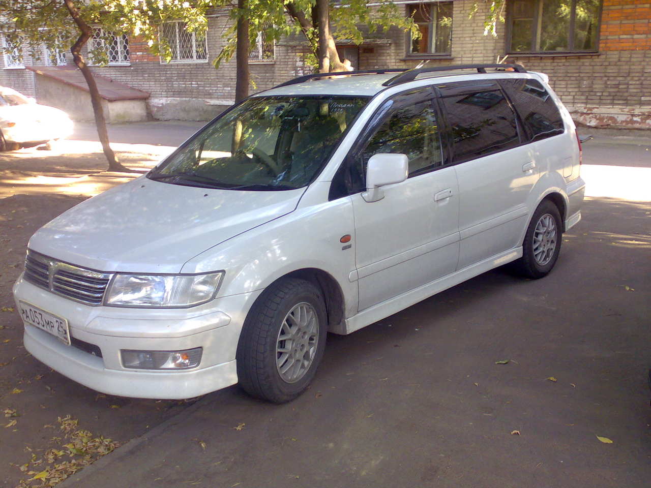 1998 Mitsubishi Chariot Grandis specs, Engine size 2.4