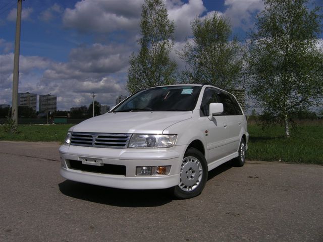 1999 Mitsubishi Chariot Grandis