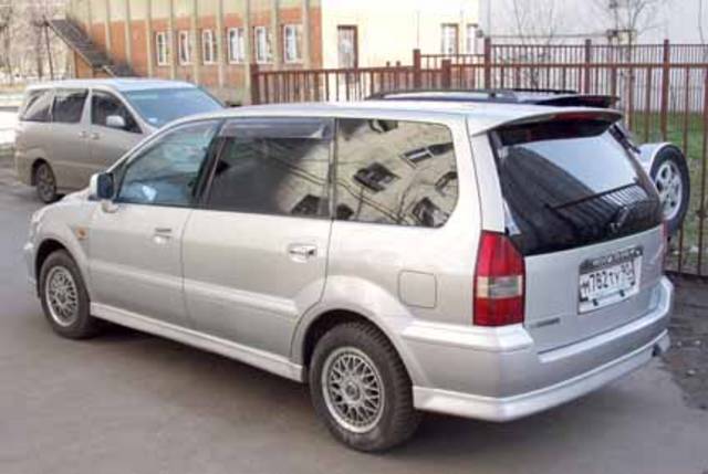 1999 Mitsubishi Chariot Grandis