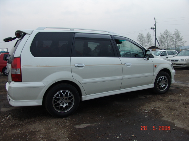 1999 Mitsubishi Chariot Grandis