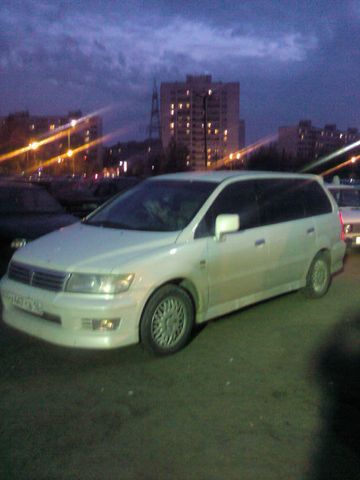 1999 Mitsubishi Chariot Grandis