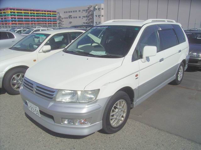 1999 Mitsubishi Chariot Grandis Pictures