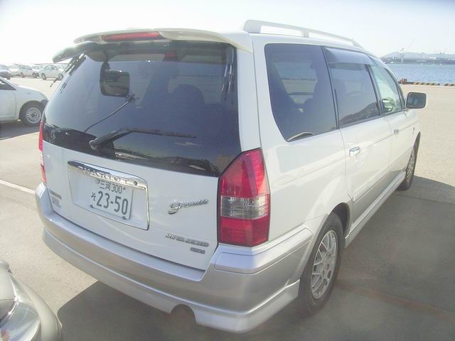 1999 Mitsubishi Chariot Grandis Pics