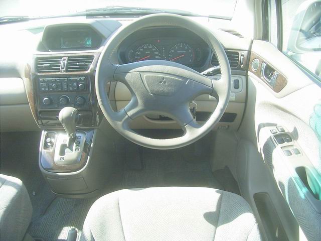 1999 Mitsubishi Chariot Grandis Pictures