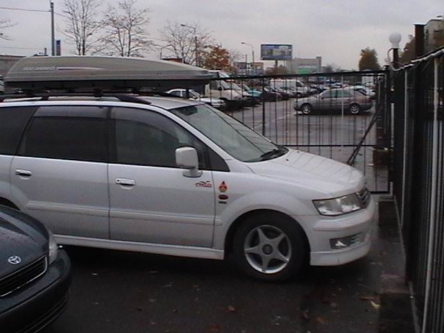 1999 Mitsubishi Chariot Grandis Pictures