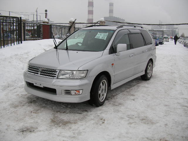 1999 Mitsubishi Chariot Grandis Photos